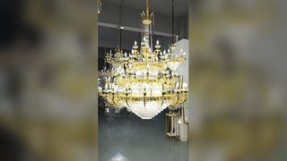Ver demostración de fuente de luz E14 con iluminación de araña comercial de latón de alta calidad
