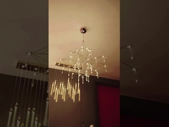Cubo de luz y lámpara de cristal moderna