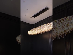Las hermosas lámparas de cristal del vestíbulo