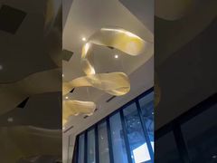Lámpara de colgante de mariposa simple y transparente de acrílico moderno Diseño colgante minimalista con varias cabezas para cama