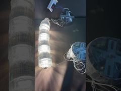 Luminarias personalizadas de ingeniería no estándar para iluminación. Gran araña de cristal para salón de banquetes con hojas huecas