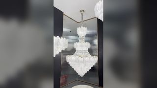 Lámpara de araña de cristal azul marino hecha a mano de fábrica con acabado de latón para sala de estar, comedor, dormitorio, luz