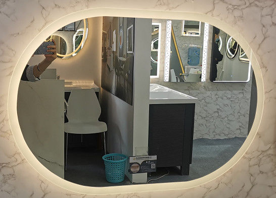 Espejo de vanidad oval del maquillaje del LED que desempaña con las luces 36W