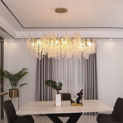 Lujosos y modernos candelabros comerciales con luz suave y no deslumbrante