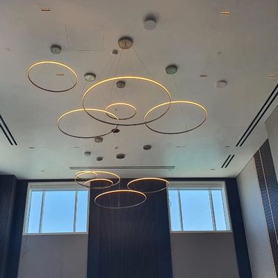 Luz de colgante LED redonda personalizada para decoración de lugares públicos grandes