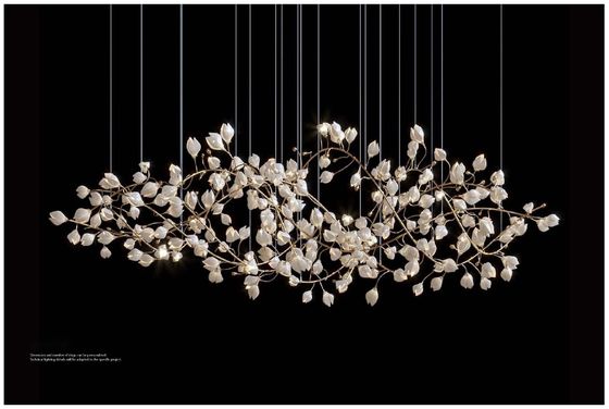 Candelario de cristal de flores de magnolia blanca personalizado para el salón de banquetes de hoteles de alta gama