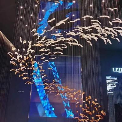 Proyecto Custom Hotel Lobby Villa Mall Escalera colgante de mano de vidrio soplado pluma de hoja de led lámpara de candelabrador colgante luz