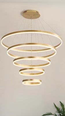 Luz de anillo redondo LED de aluminio de cáscara de oro 5 anillos luz de techo colgante para hotel villa