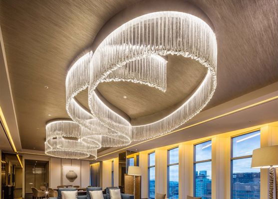 Proyecto de hotel de lujo personalizado Sala de banquetes Restaurante Lobby Cristal Rod Led Candelabro de techo