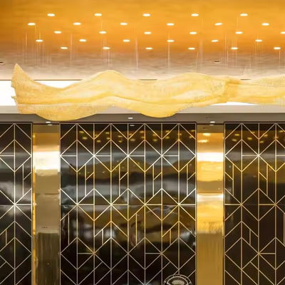 Proyecto a gran escala a medida Hotel de lujo moderno Salón de banquetes Iluminación Decoración Dorado LED Cristal de malla Lustrero