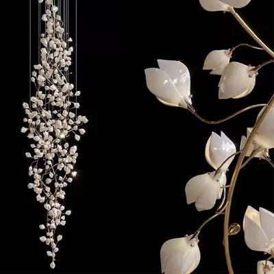 Modernos pétalos de magnolia blanca árbol de rama de cerámica luz de colgante LED proyecto lámpara de colgante para el salón de hotel escalera del vestíbulo