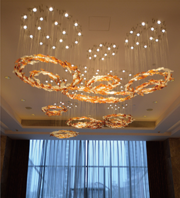 Vidrio personalizado no estándar Pequeños peces Hotel Lobby Iluminación Departamento de ventas Candelabro de mesa de arena
