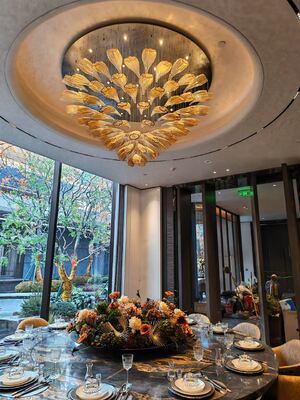 Diseñador creativo Hotel de lujo luminoso Lobby Loft Villa Salón Escalera de pétalos Lustrero a medida Blanco cálido contemporáneo